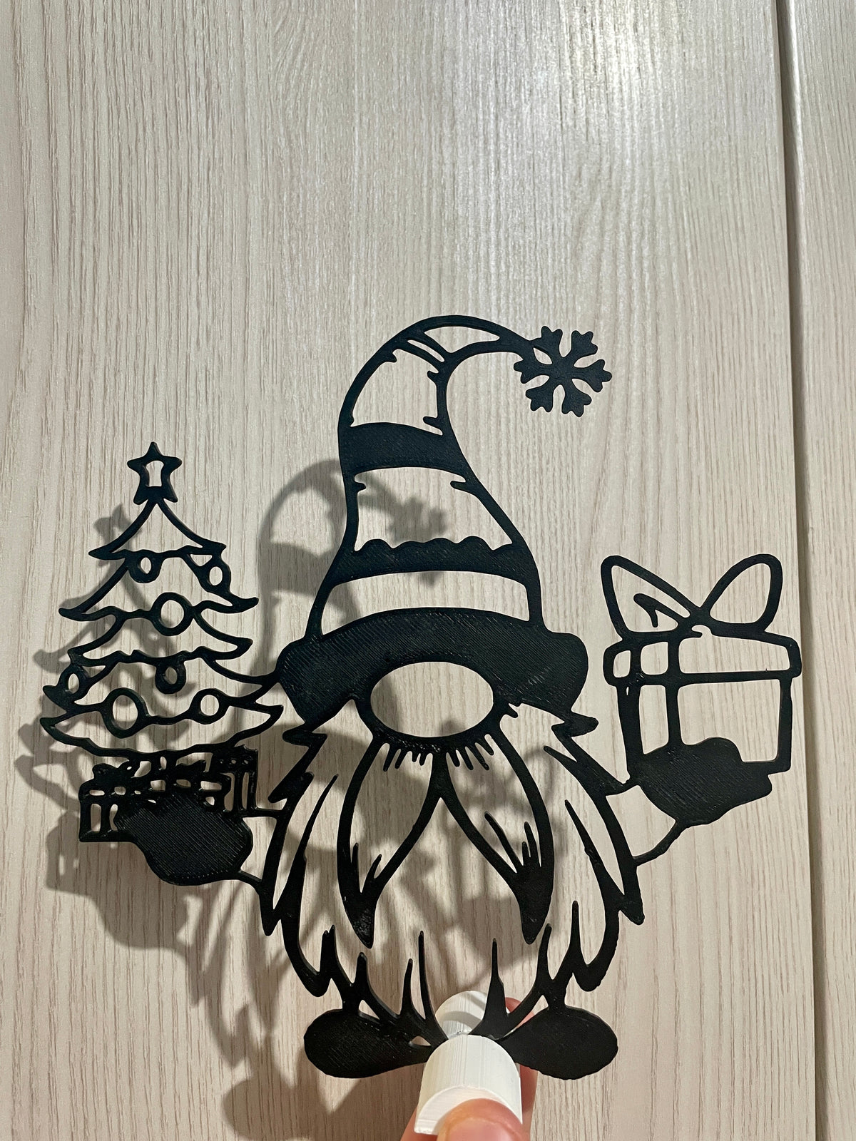 Gnomo Natalizio con LED o Senza LED – Decorazione Natalizia da Tavolo | Gnomo di Natale 3D con Albero e Regalo | Idea Regalo Natale