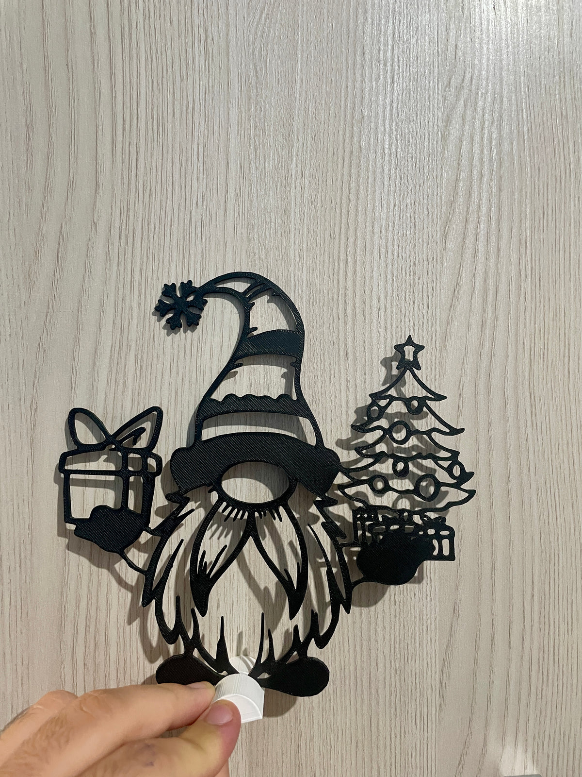Gnomo Natalizio con LED o Senza LED – Decorazione Natalizia da Tavolo | Gnomo di Natale 3D con Albero e Regalo | Idea Regalo Natale