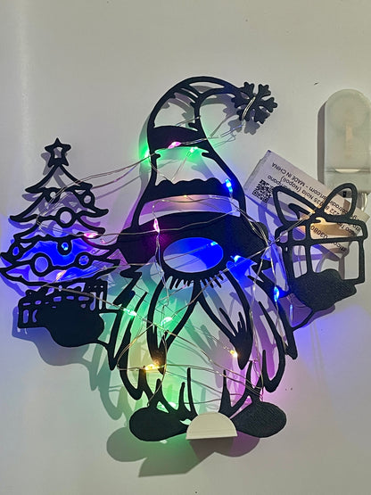 Gnomo Natalizio con LED o Senza LED – Decorazione Natalizia da Tavolo | Gnomo di Natale 3D con Albero e Regalo | Idea Regalo Natale